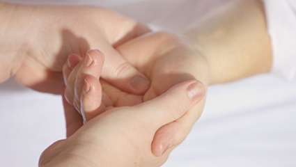 Un Terapeuta Energético o un Sanador,debe estar facultado para influir sobre los estados y procesos vitales, reparar tejidos dañados, modificando el crecimiento celular a voluntad e igualmente debe estar capacitado, por necesidad, para revertir el progreso de la enfermedad